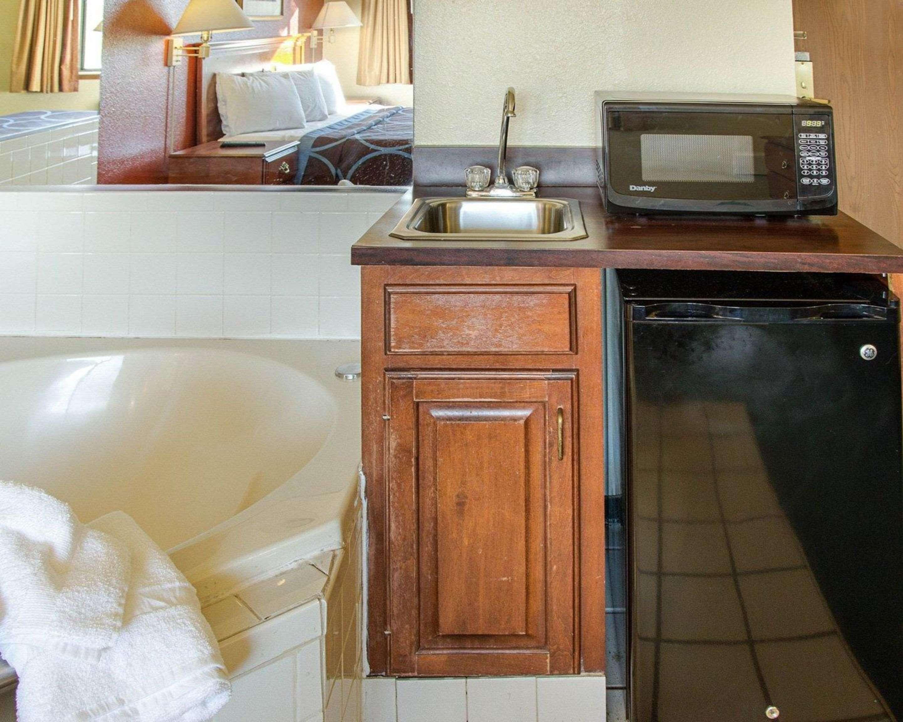 Rodeway Inn Florence - Cincinnati South Екстер'єр фото